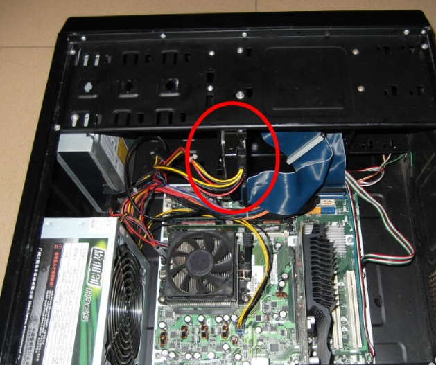 拆开电脑机箱教程 拆开电脑机箱教程